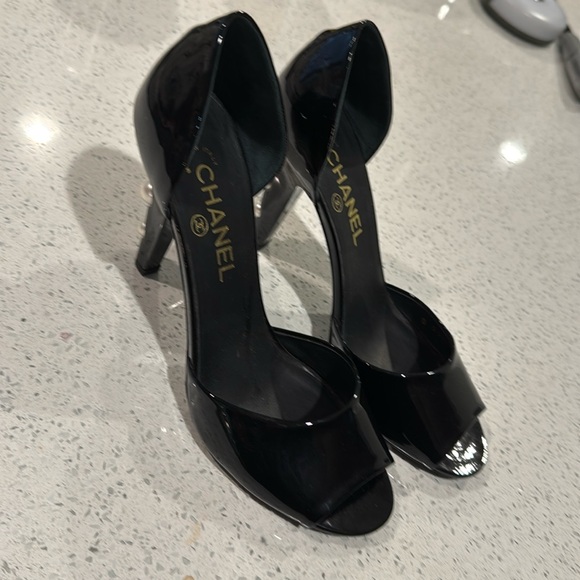Chanel pearl heels - Picture 1 of 3
